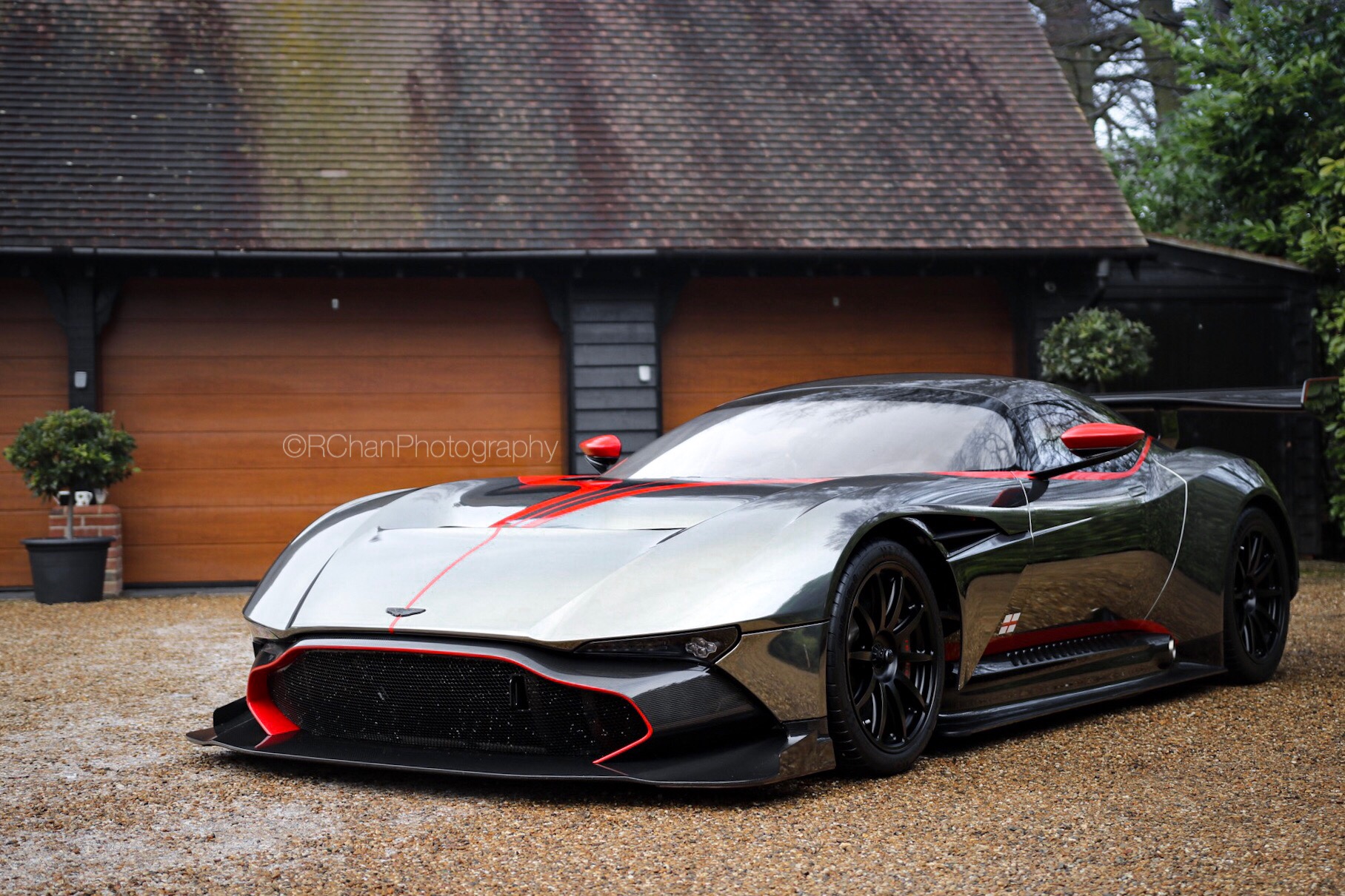 Aston-Martin-Vulcan-5.jpg
