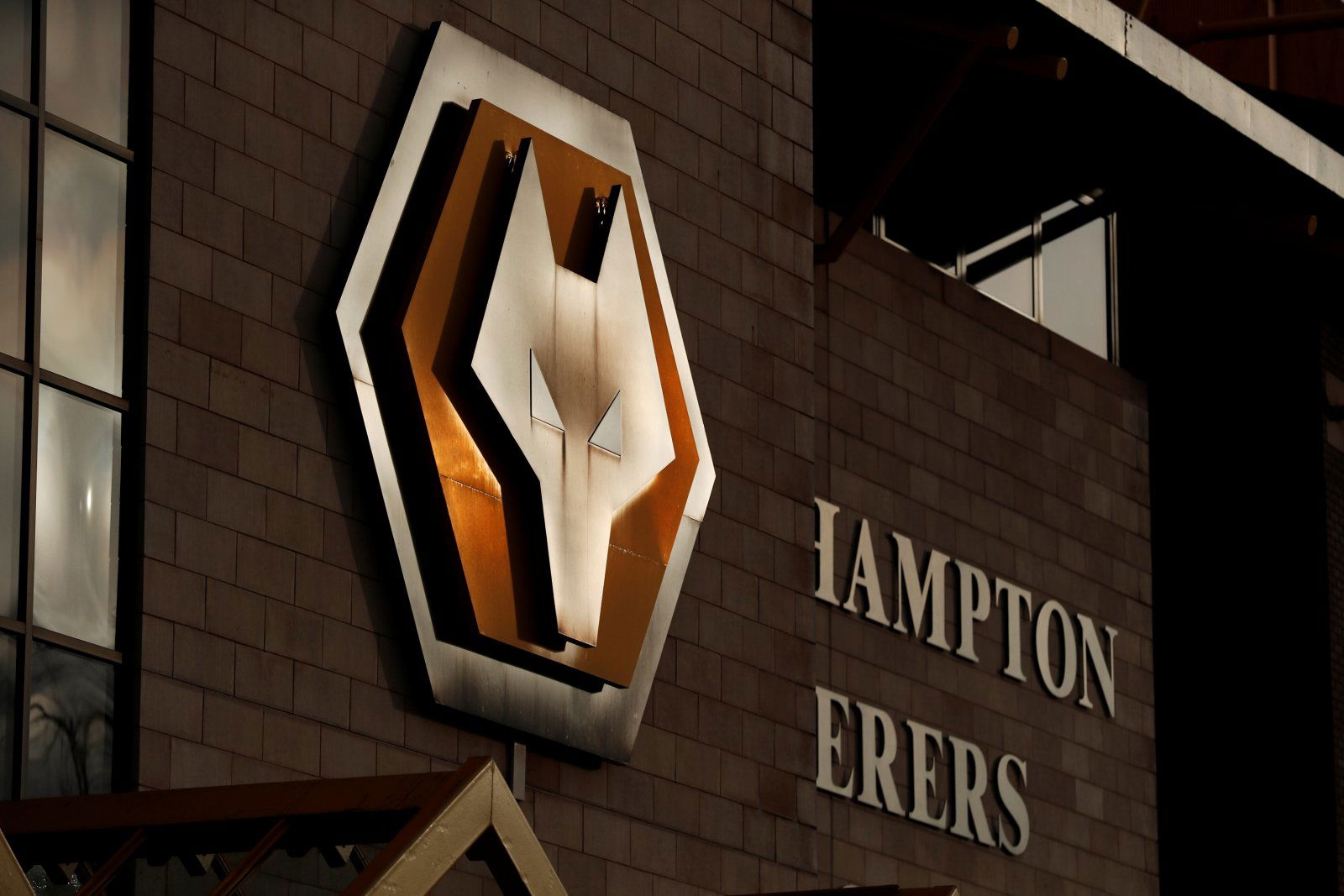 www.footballtransfertavern.com