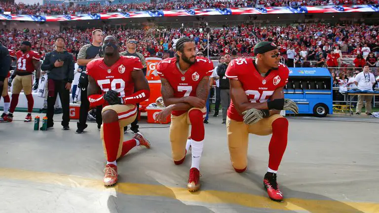 skynews-colin-kaepernick-kneel_4746071.jpg